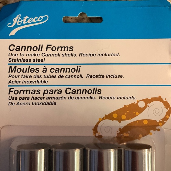 Cannoli forms to stun with your baking skills - Picture 2 of 4